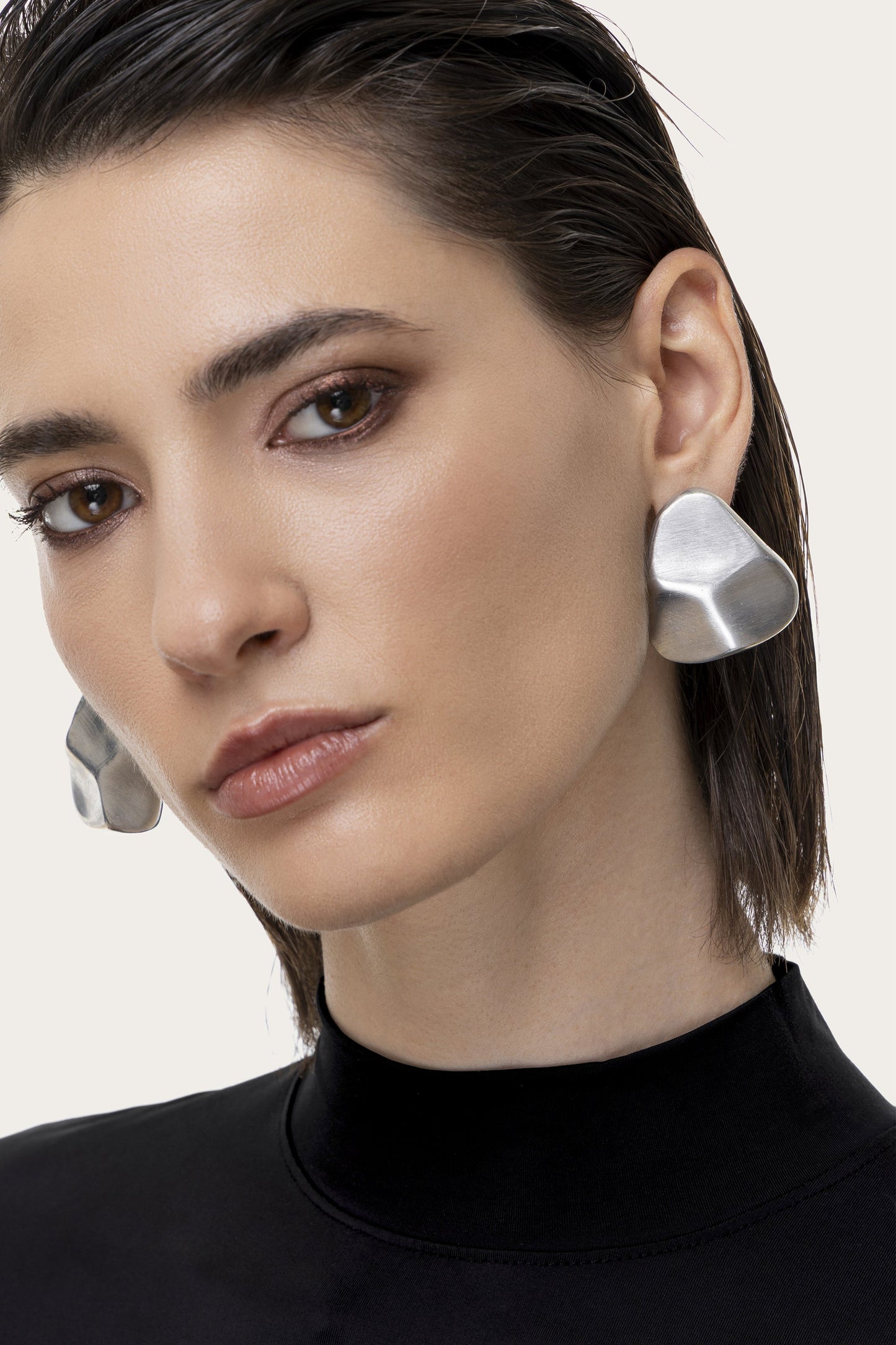 Naušnice BOUCLES TRIANGLE ARRONDIS